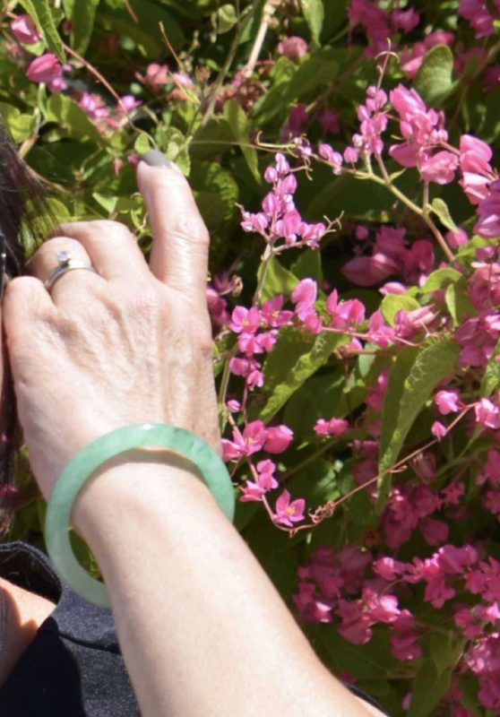 Món Quà Hiếu Kính – Vòng Cẩm Thạch Dành Tặng Mẹ