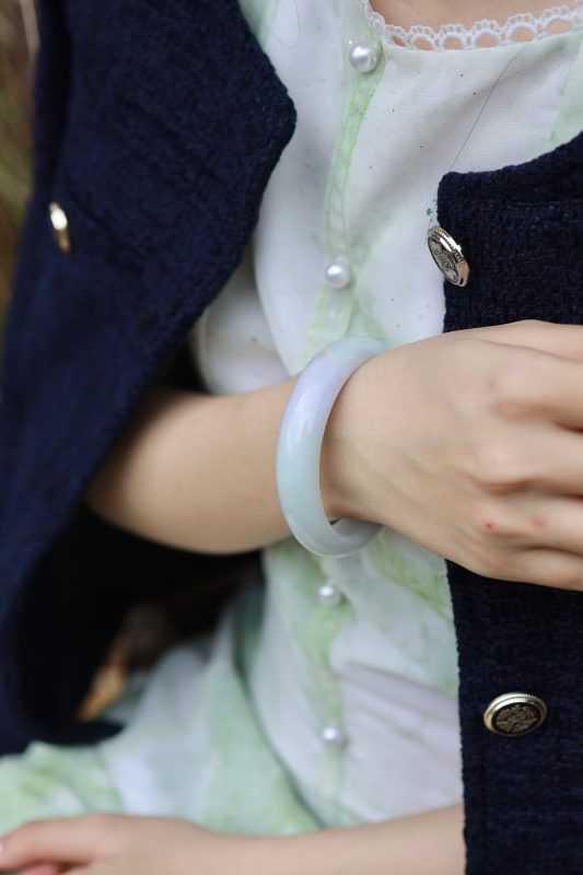 Tại Sao Tặng Vòng Ngọc Cẩm Thạch Ngày Càng Phổ Biến Hiện Nay?