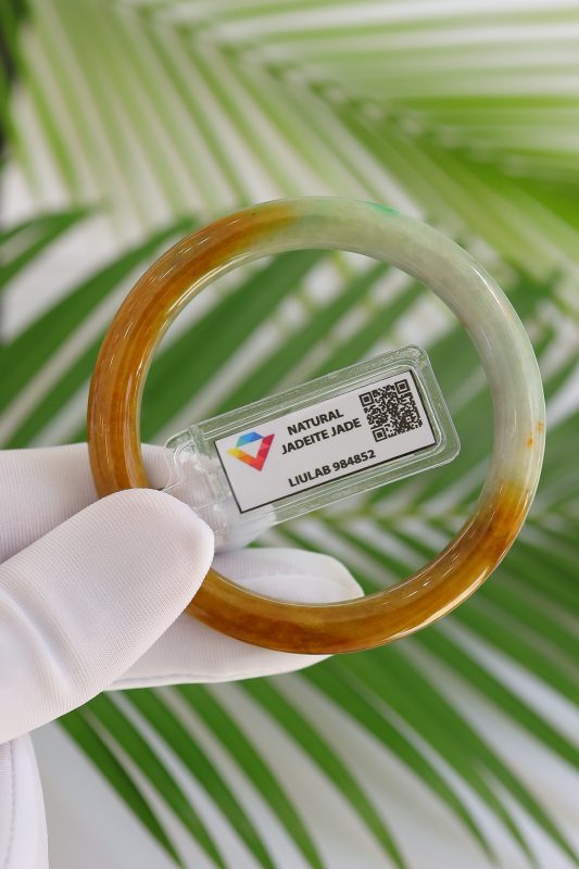 Tỏa Sáng Khí Chất Với Vòng Ngọc Cẩm Thạch Phú Quý
