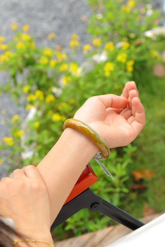 Tỏa Sáng Khí Chất Với Vòng Ngọc Cẩm Thạch Phú Quý
