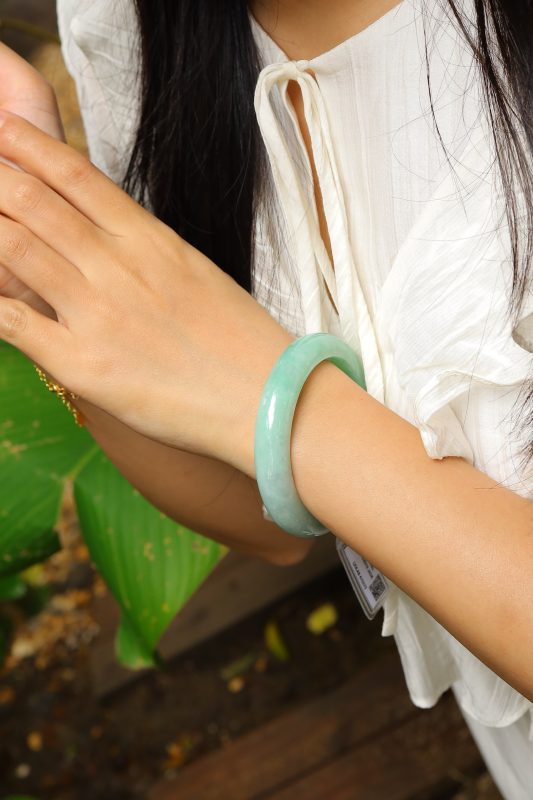 Sức Quyến Rũ Bí Ẩn Từ Ngọc