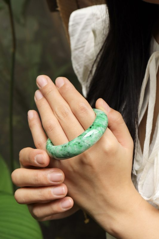 Sức Quyến Rũ Bí Ẩn Từ Ngọc