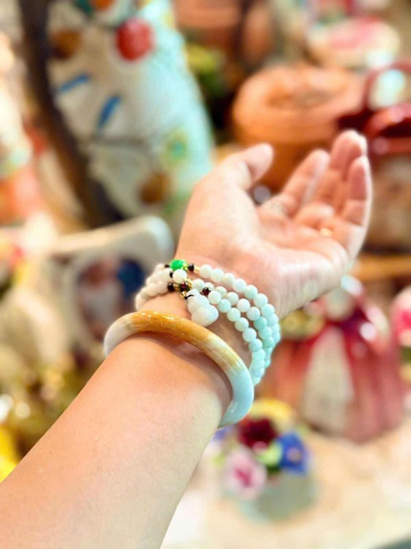 Tại Sao Tặng Vòng Ngọc Cẩm Thạch Ngày Càng Phổ Biến Hiện Nay?