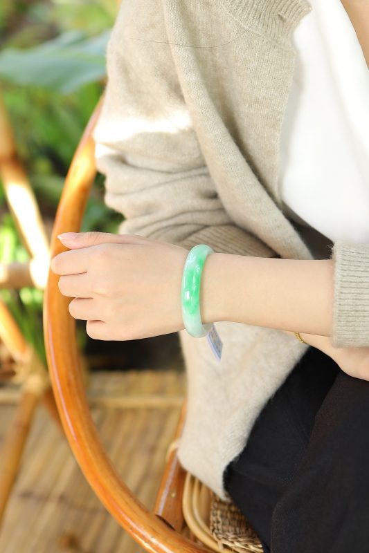 Tại Sao Người Xưa Có Câu “Ngọc Đẹp Vạn Người Mê”?