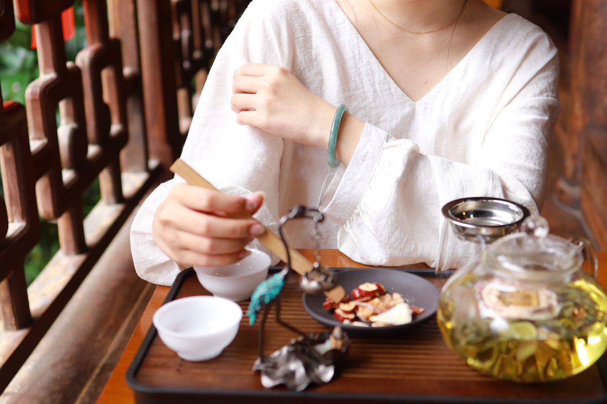 Năng Lượng Thiên Nhiên Trong Chiếc Vòng Ngọc