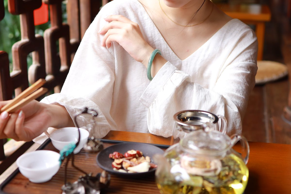 Ngọc Thiên Nhiên - Đeo Càng Lâu Càng Sáng, Ngắm Càng Đẹp Càng Sang