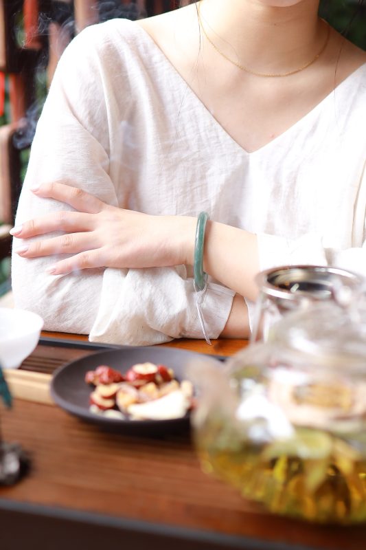 Năng Lượng Thiên Nhiên Trong Chiếc Vòng Ngọc