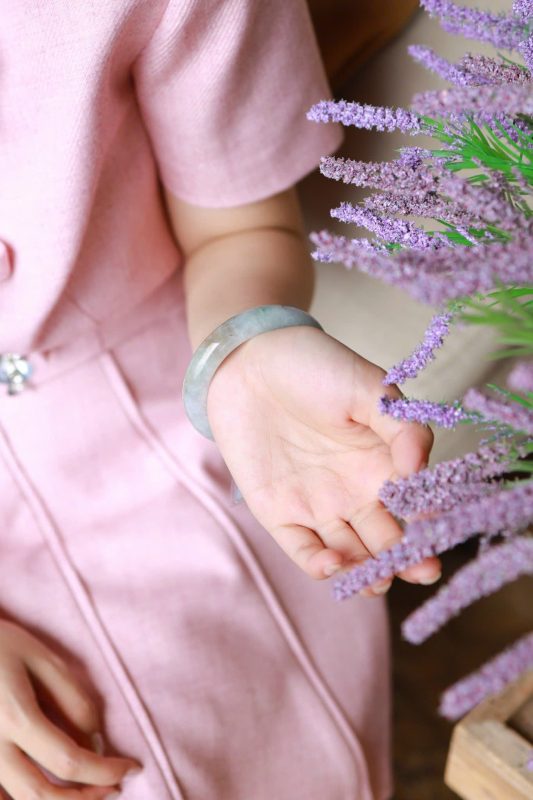 Ngọc Thiên Nhiên - Đeo Càng Lâu Càng Sáng, Ngắm Càng Đẹp Càng Sang