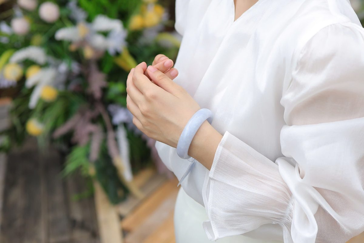 Vì Sao Ở Gần Ngọc Lại Khiến Tâm Trí An Lành, Sức Khỏe Cải Thiện?