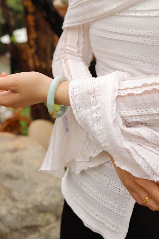 Tại Sao Người Xưa Có Câu “Ngọc Đẹp Vạn Người Mê”?